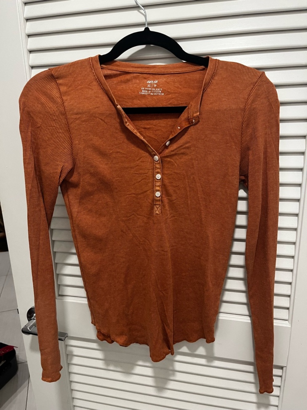 NWOT aerie Ribbed Long-Sleeve Henley Top in Rust